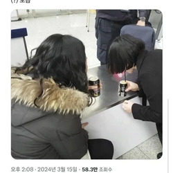 김미명 칭다오공항 흑맥주 원샷 사건