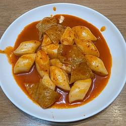 애매한 광장시장 떡볶이 감자전 가격.jpg
