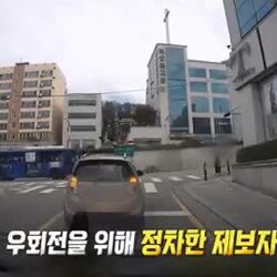신호대기중 싸움.gif
