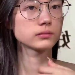 메이크업 하는 누나