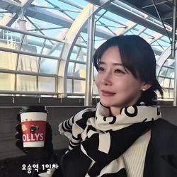 이쁘장하게 생긴 50대 아주머니.mp4