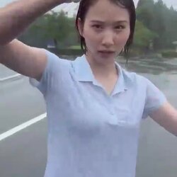 우중 골프가 취미인 처자.mp4