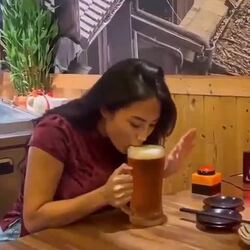 맥주 빨리 마시는 누나