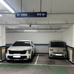 지나치게 과한 매너 주차.jpg