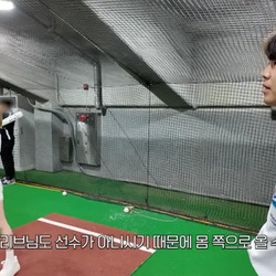 시구 배우러 온 아이돌한테 벤치클리어링 가르쳐 주는 선수