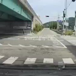 술 때문에 회사 지각했는데 모두가 이해함.mp4
