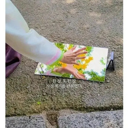 35도 폭염경보에 3시간 동안 창덕궁에서 사진 찍은 남자
