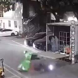 물류차와 사고난 배달기사