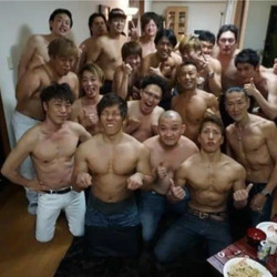 AV배우 상의탈의 단체사진