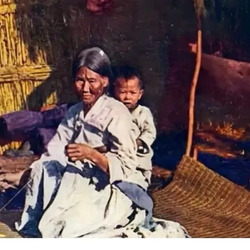 옛날 20대와 40대 여인.