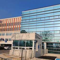 오토바이 탄 10대, 정차 불응 도주하다 주차 차량 들이받고 숨져