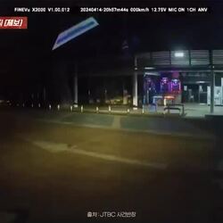 고속도로 휴게소에서 모르는 여성이태워달라고 함.