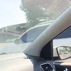운전 중 커피 주는 할배.mp4