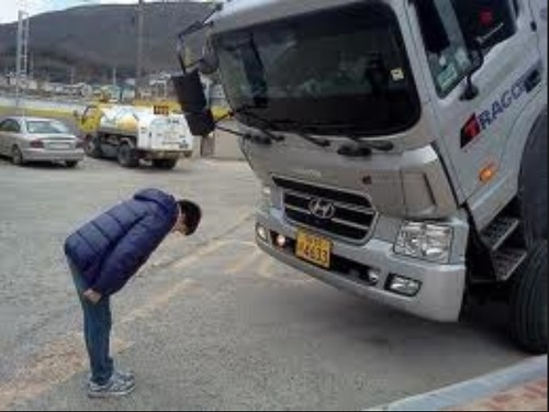 사과 미안 미안합니다 죄송합니다. 트럭 인사  덤프트럭