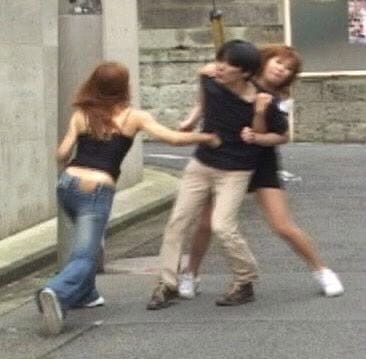 주먹 여자 남자 잡아 명치 명존쎄 펀치 한방