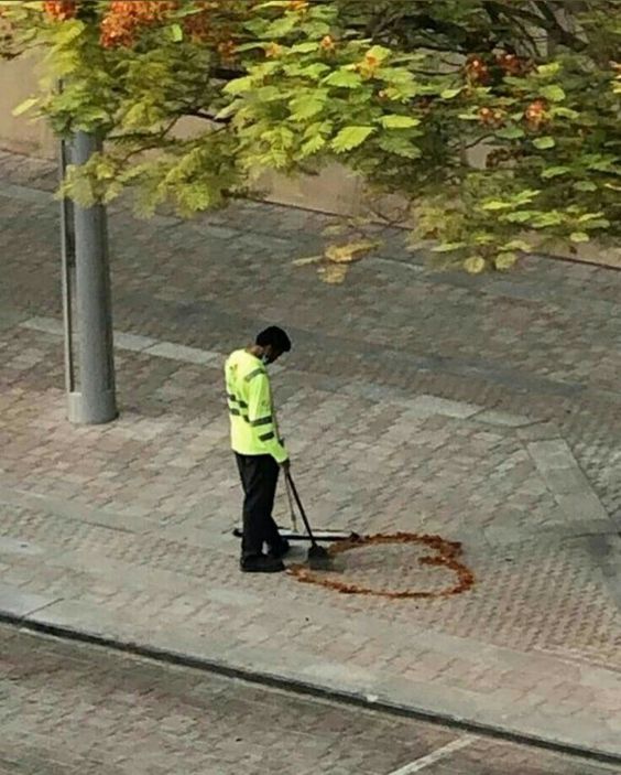 하트 청소 미화원 낙엽