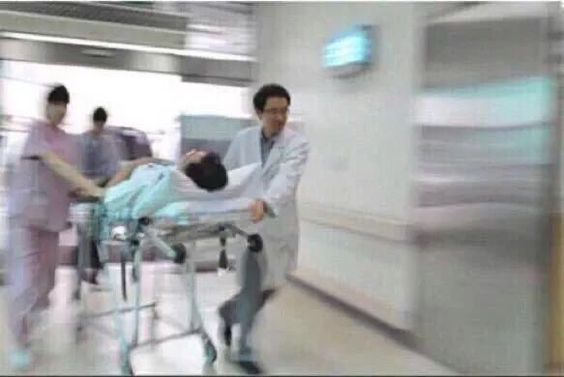 119 응급실 다급 병원의사 간호사 환자 응급상황 달려 비켜