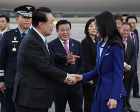 윤석열 김건희 악수 만능짤 생성기