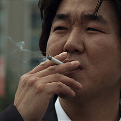담배 담배피는 우아한 세계 윤제문 고독 고독함 조폭 포스