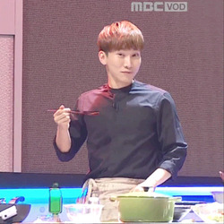 깜놀 노라운 맛 국물 먹방 표정 앗뜨거 맛있다 시식 깜짝 놀라는 모습