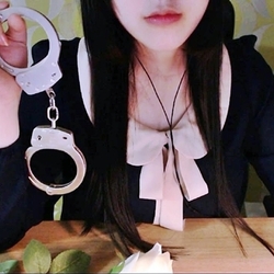 수갑 여자 철컹 경찰 범죄