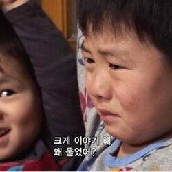 동생 형 벌받는형 처다보는 동생 크게 이야기해 왜울었어 레전드