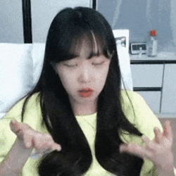 눈물 닦는 모습 여자 우는 슬픈