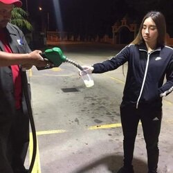 음료 한잔 한컵 주유소 주유 기름 석유 휘발유