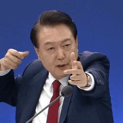 윤석열 활쏘는 장면 모습 활 손동작 모지리